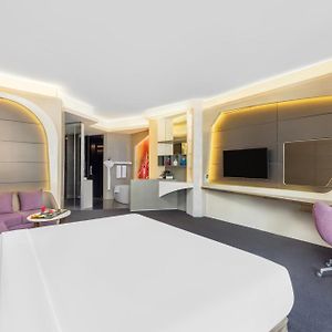 King Very Deluxe Room