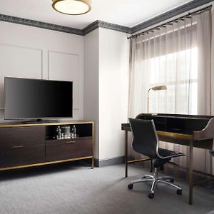 Zimmer mit Kingsize-Bett